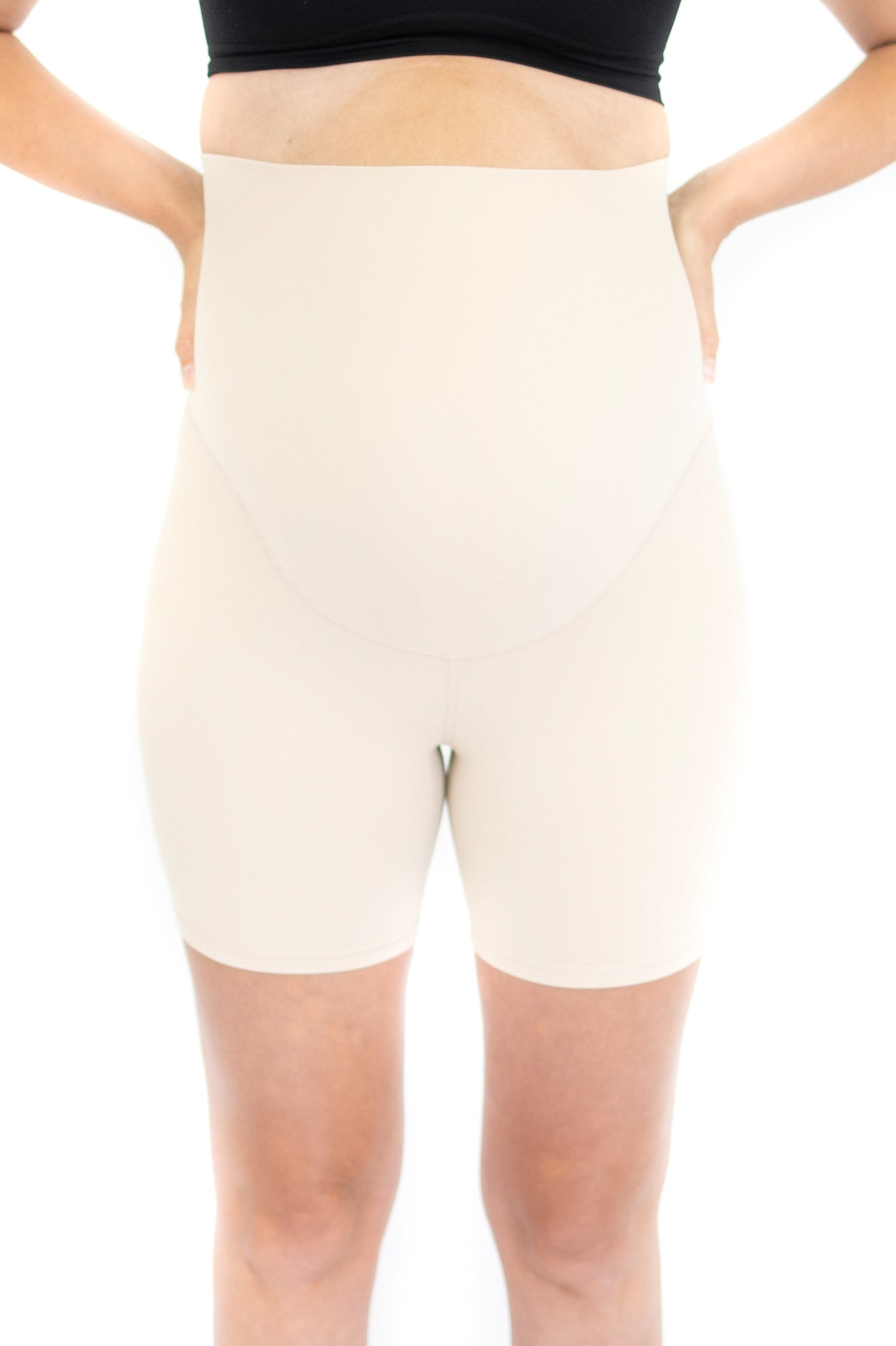 High-waisted beige maternity bike shorts, perfect for pregnant life and comfort