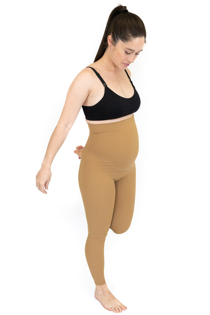 Pregnant woman in Emama Maternity Leggings - Caramel during final sale event